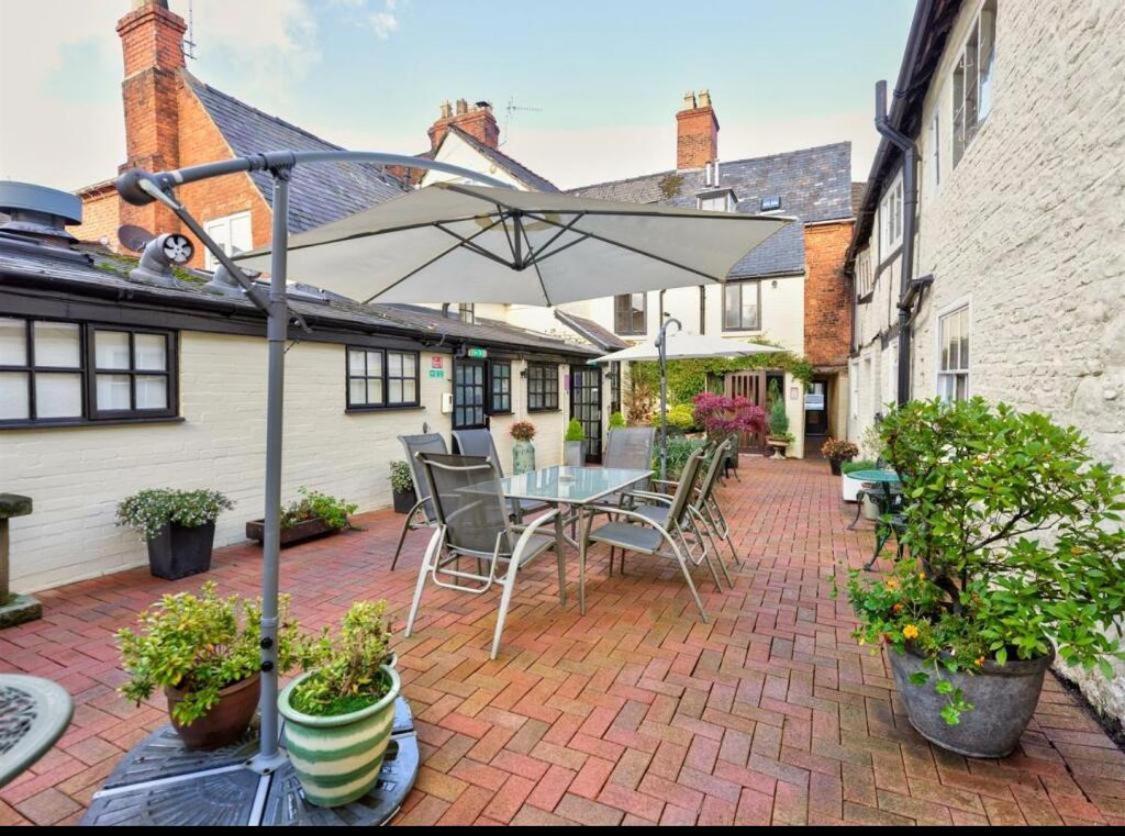 Sebastians Hotel Oswestry Buitenkant foto
