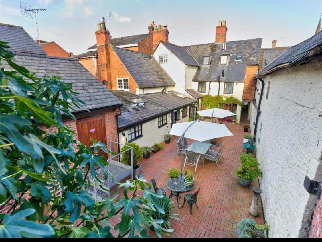 Sebastians Hotel Oswestry Buitenkant foto