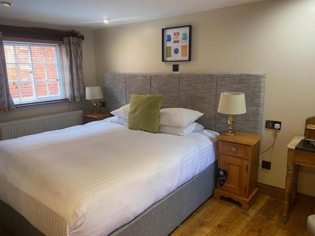 Sebastians Hotel Oswestry Buitenkant foto